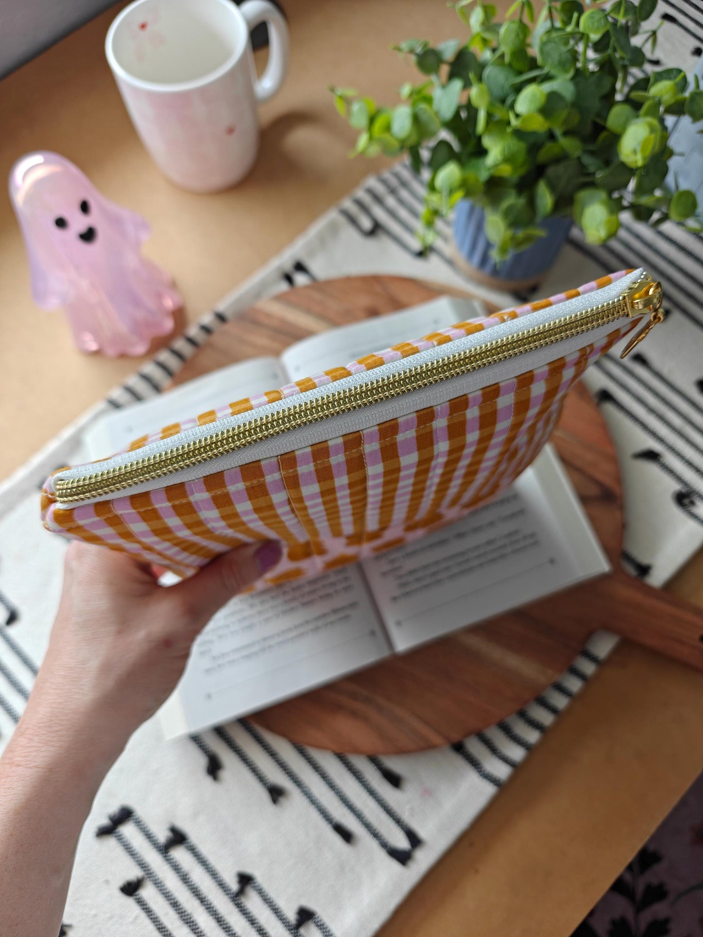 Gingham Honey Bear Kindle and Book Sleeve With Zipper  | 11 inch iPad Sleeve