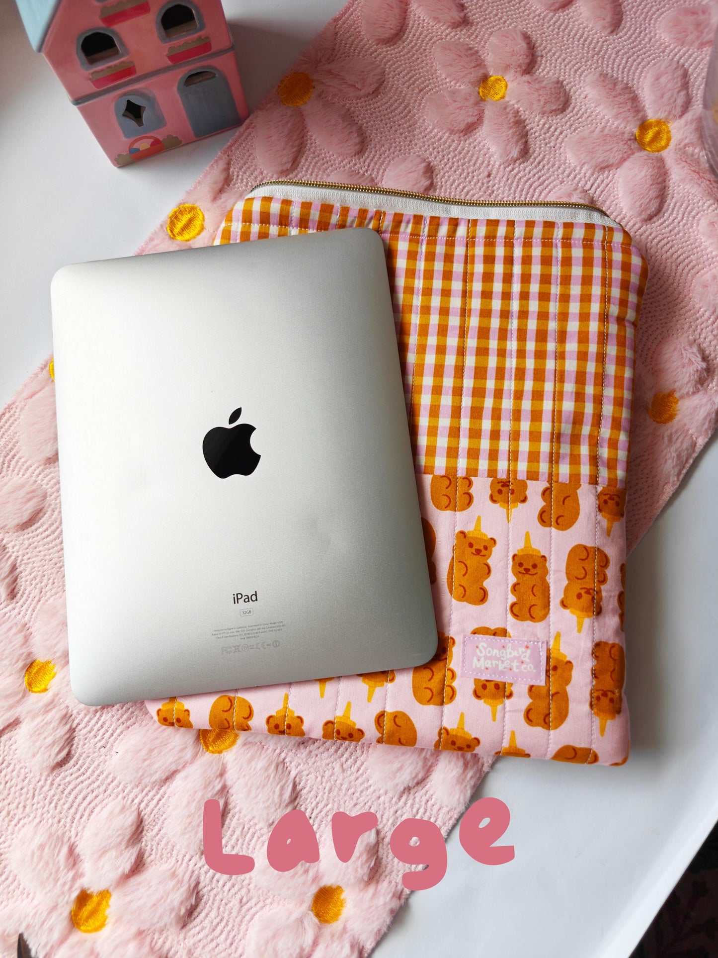 Gingham Honey Bear Kindle and Book Sleeve With Zipper  | 11 inch iPad Sleeve