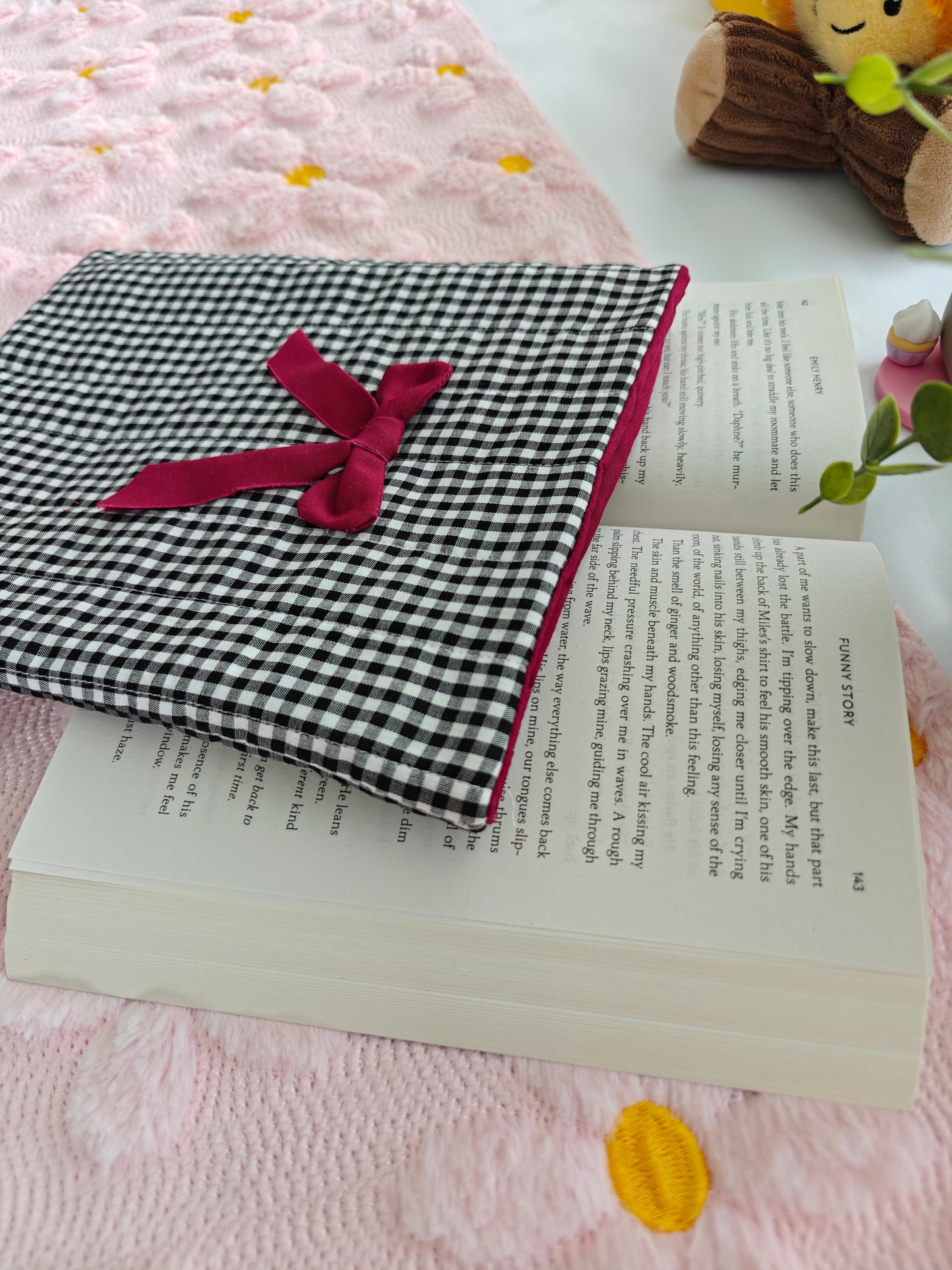 Quilted Black Gingham Book Sleeve Pouch with Crimson Red Bow