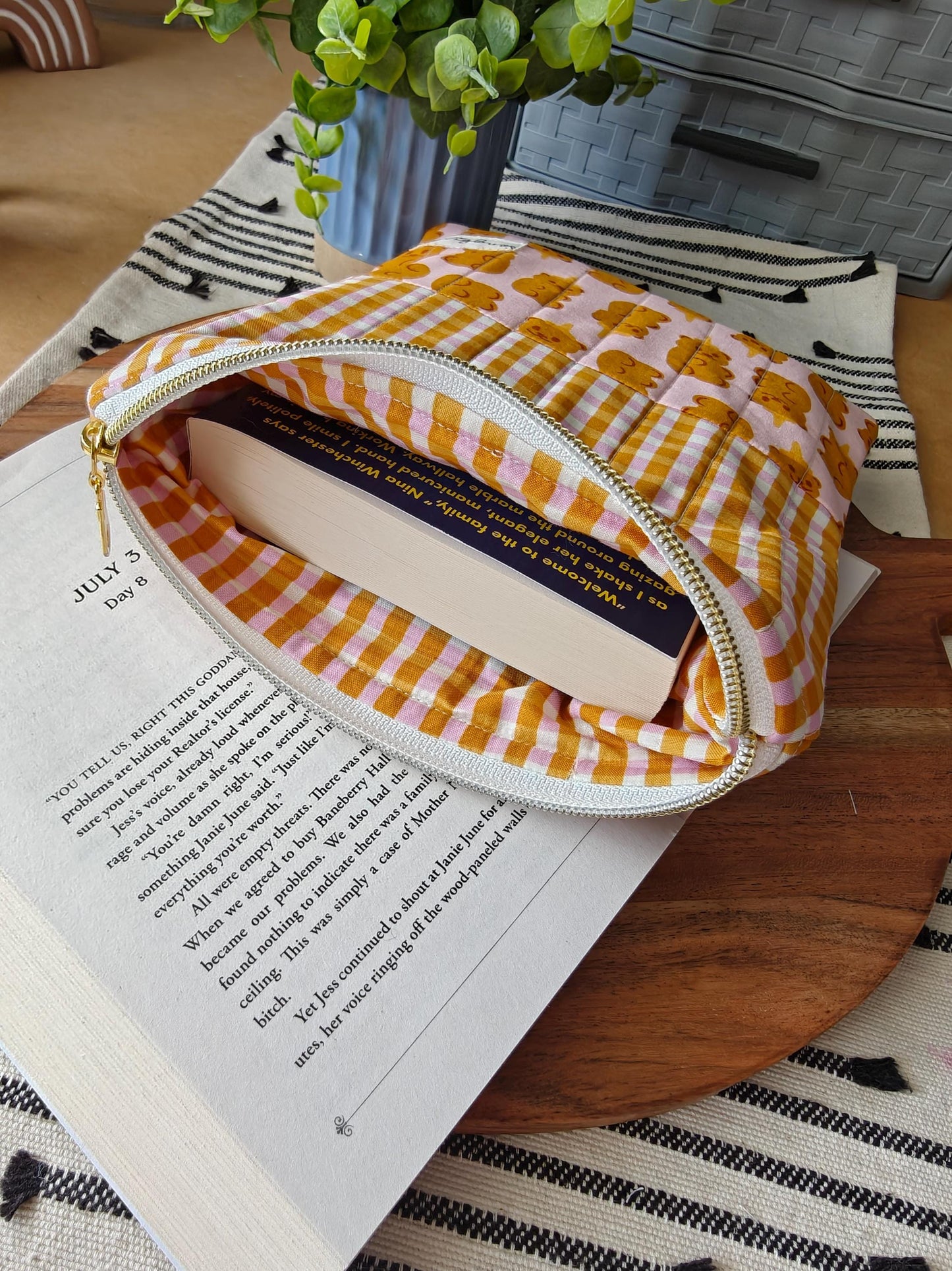 Gingham Honey Bear Kindle and Book Sleeve With Zipper  | 11 inch iPad Sleeve