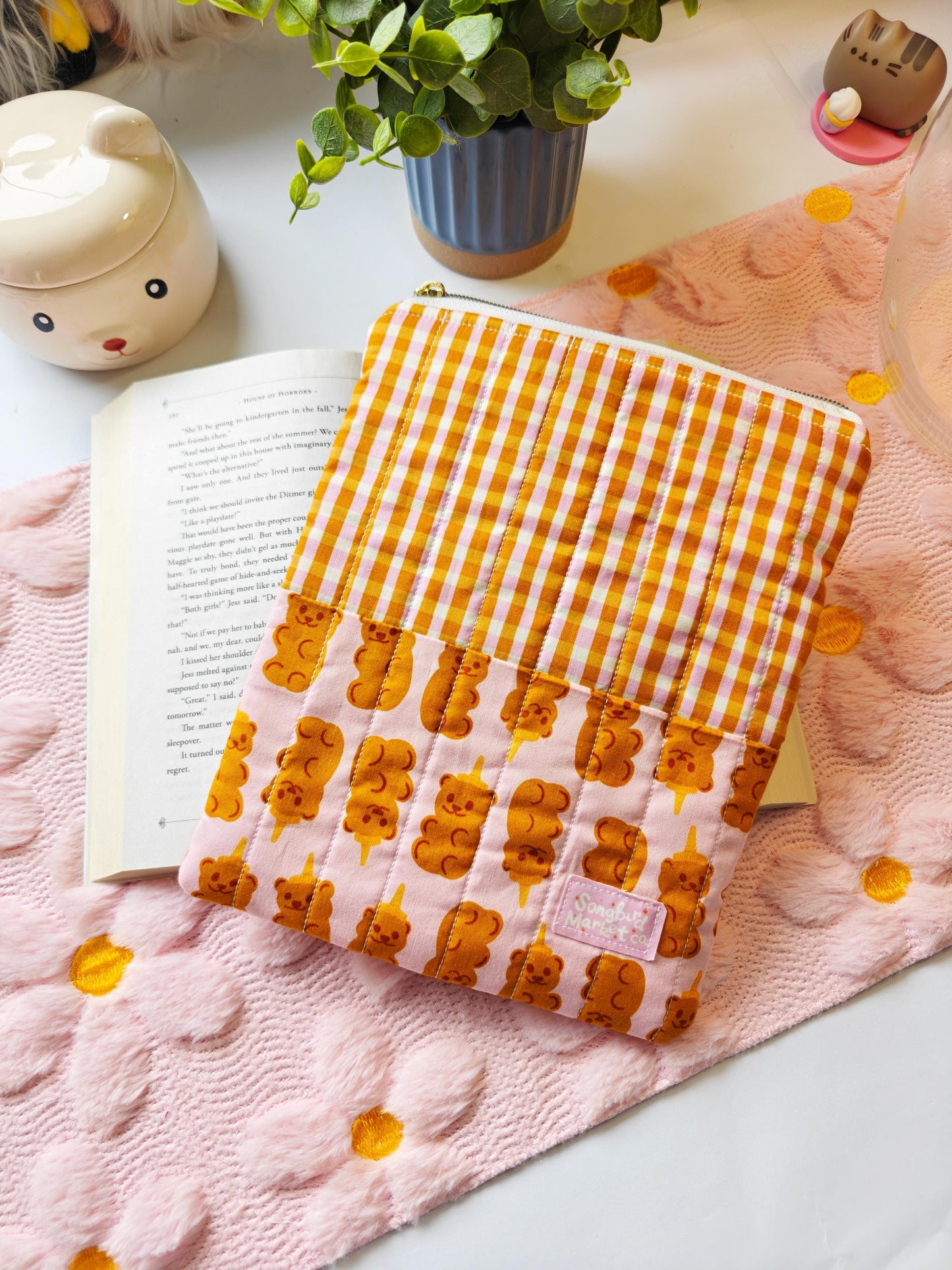 Gingham Honey Bear Kindle and Book Sleeve With Zipper  | 11 inch iPad Sleeve